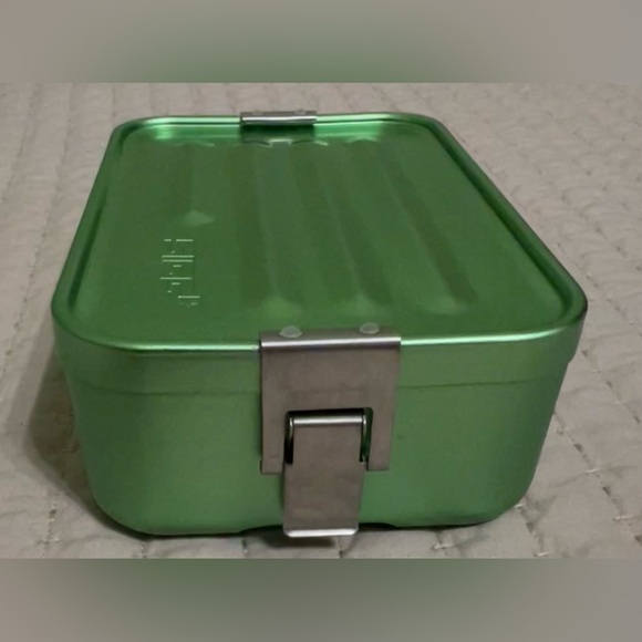 SIGG Light Weight Aluminum Food Container / Lunch Box - Picture 4 of 16